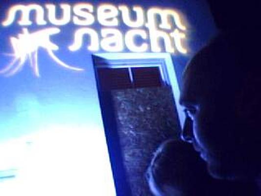 Image: /gfx/2002/Snapcam/06/20020624-0820-27162-4.Museum_nacht.jpg 