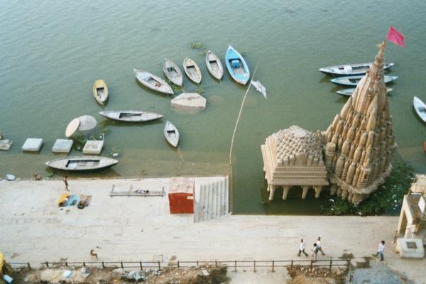 Image: /gfx/2003/2003Week27/India02.02_imm022.Varanasi.jpg 