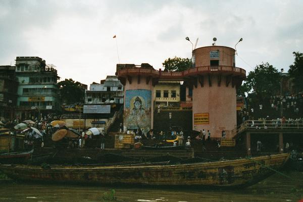 Image: /gfx/2003/2003Week28/India03.07_imm017.Varanasi.jpg 