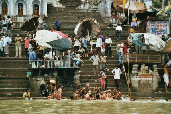Image: /gfx/2003/2003Week28/India03.15_imm009.Varanasi.jpg 