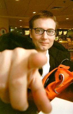 Image: /gfx/2000/10/jip.vinger.jpg 
