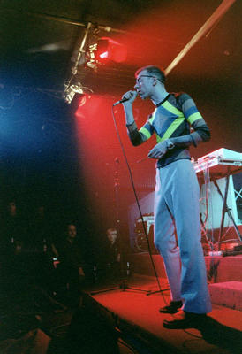Image: /gfx/2000/12/Big/imm025.jpg 