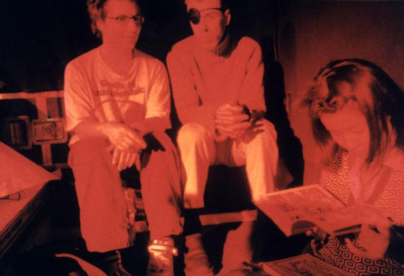 Image: /gfx/2000/12/Big/momus.fan.jpg 