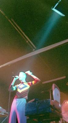 Image: /gfx/2000/12/momus.lamp.jpg 