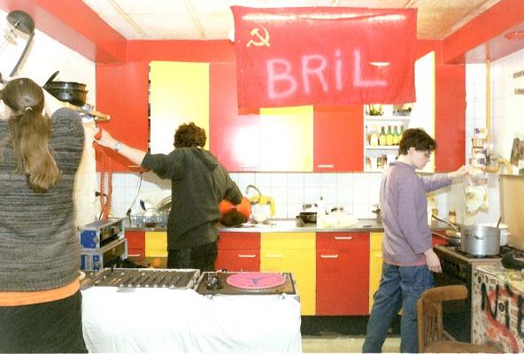 Image: /gfx/2001/03/ibb.bril.jpg 