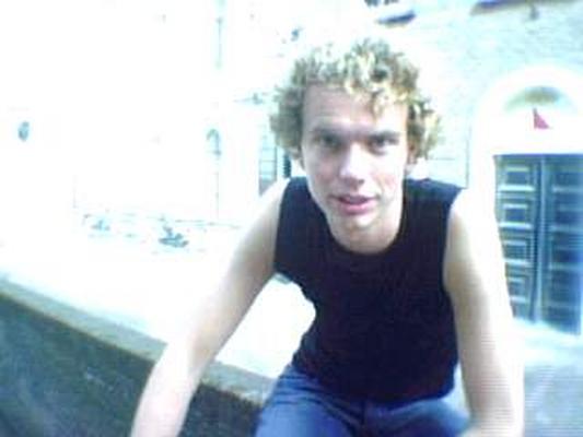 Image: /gfx/2002/Is/20020706-2226-17207-4.Is.jpg 