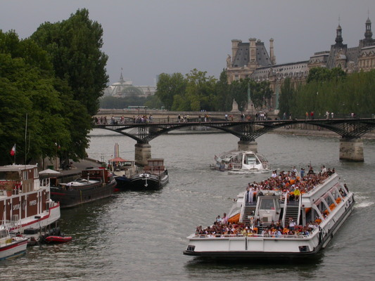 Image: /gfx/2005/2005Week29/dscn1162.Seine.jpg 
